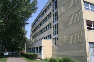 Balassagyarmat, Madách Imre Kollégium – IQ-Therm nyílászáró-referencia