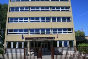 Balassagyarmat, Madách Imre Kollégium – IQ-Therm nyílászáró-referencia