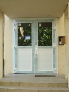 Családi házak, épületek nyílászárói – IQ-Therm nyílászáró-referencia