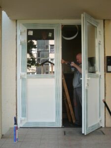 Családi házak, épületek nyílászárói – IQ-Therm nyílászáró-referencia