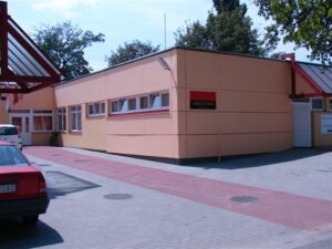 Esztergom-kertváros, Öregek otthona – IQ-Therm nyílászáró-referencia