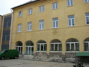 Nyergesújfalu, Szalézi Iskola – IQ-Therm nyílászáró-referencia