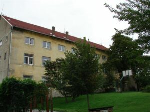 Nyergesújfalu, Szalézi Iskola – IQ-Therm nyílászáró-referencia