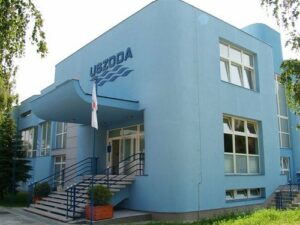 Oroszlány, Városi Fürdő – IQ-Therm nyílászáró-referencia